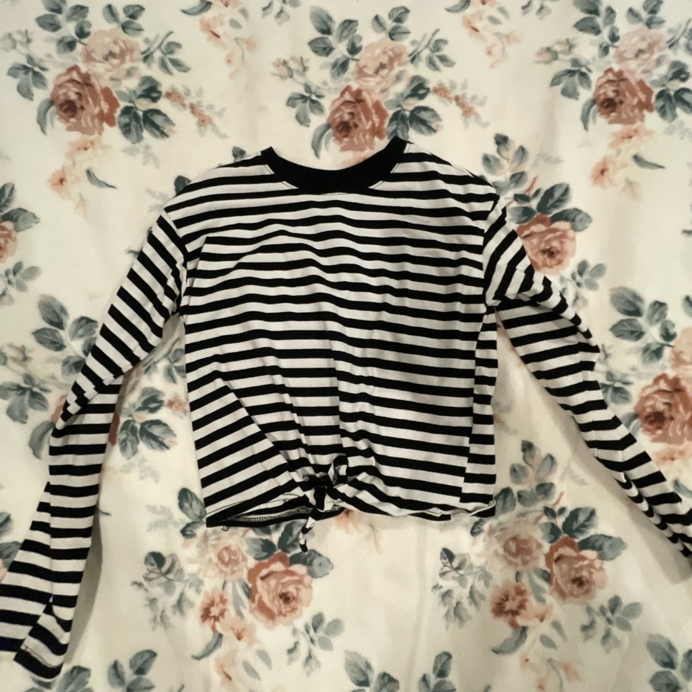 H&M Black and White Long Sleeve Crop Polo Tee